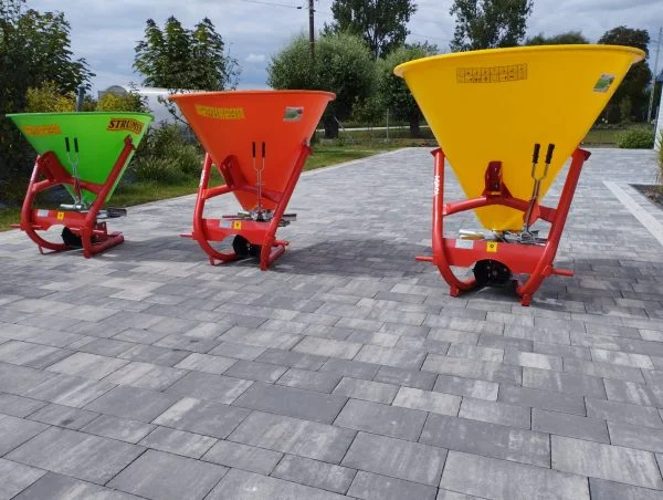 Rozsiewacz lejek do nawozów Strumyk