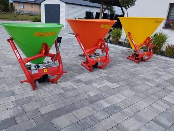 Rozsiewacz do nawozów lejek Strumyk sklep z maszynami rolniczymi online