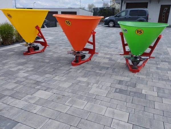 Rozsiewacz do nawozów lejek Strumyk