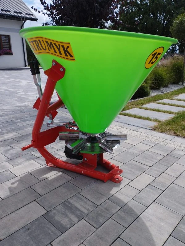 Rozsiewacz lejek zielony do nawozów Strumyk
