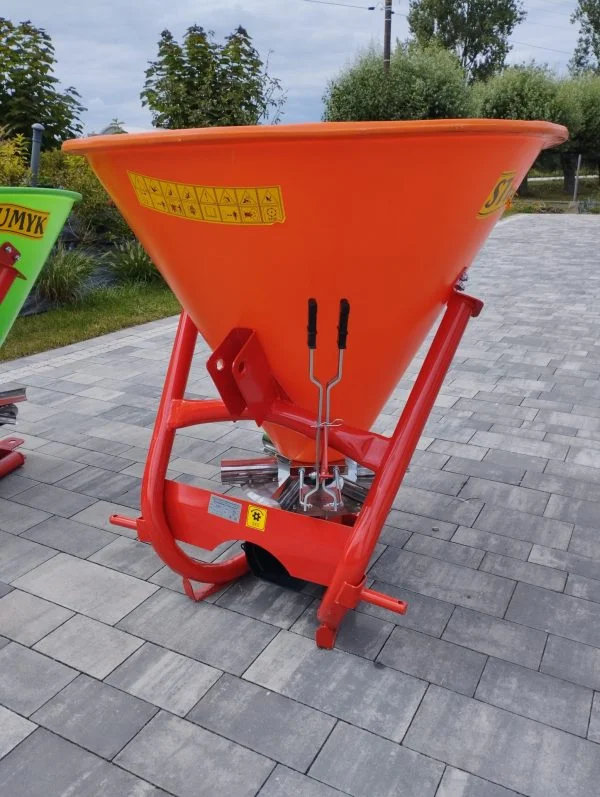 Rozsiewacz lejek do nawozów Strumyk sklep z maszynami rolniczymi online
