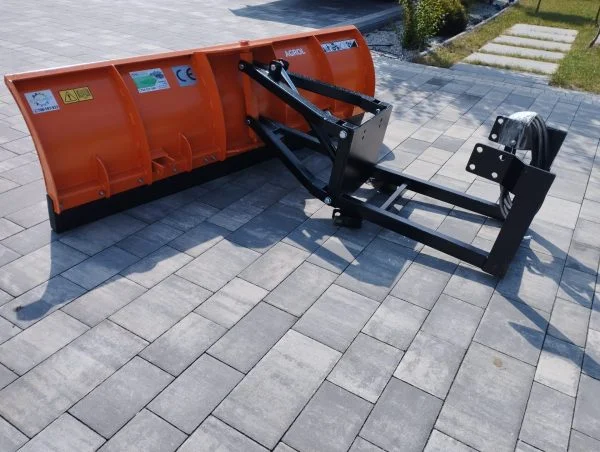 Pług Śnieżny Do Ursusa C-360 Stal-Met widok z boku