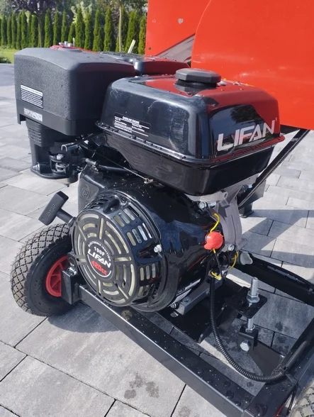 spalinowy rębak walcowy RS-120 (15KM) WOM