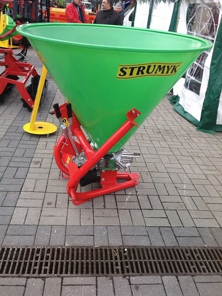 Rozsiewacz Do Nawozów Lejek STRUMYK - obrazek 4