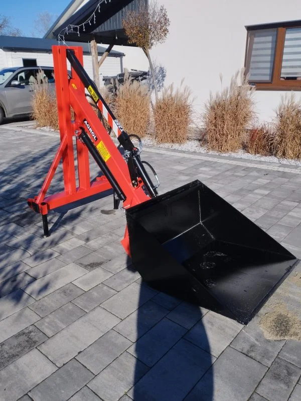 ładowacz na tylni tuz z łyzką