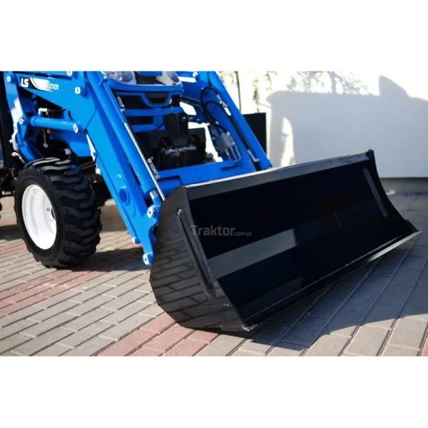 traktor ls xj25 mec 4x4 z ładowaczem czołowym ls ll2101 agrol maszyny