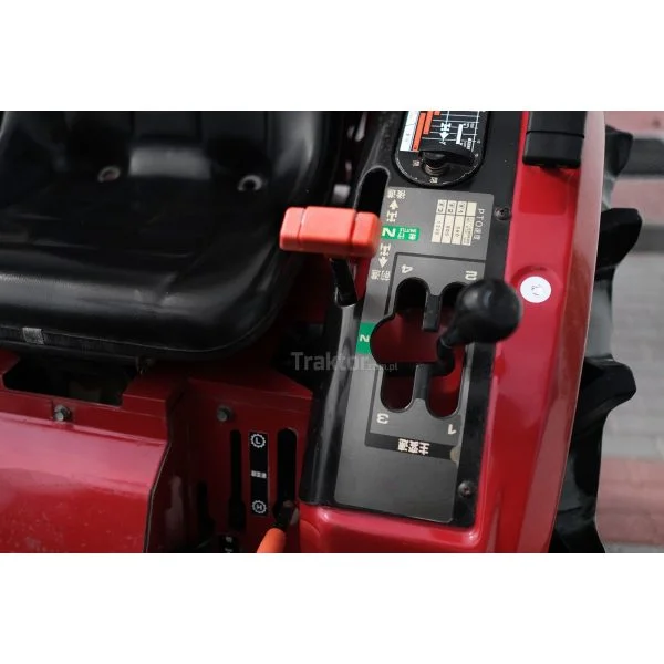 Mitsubishi MT185D 4x4 18KM - obrazek 13