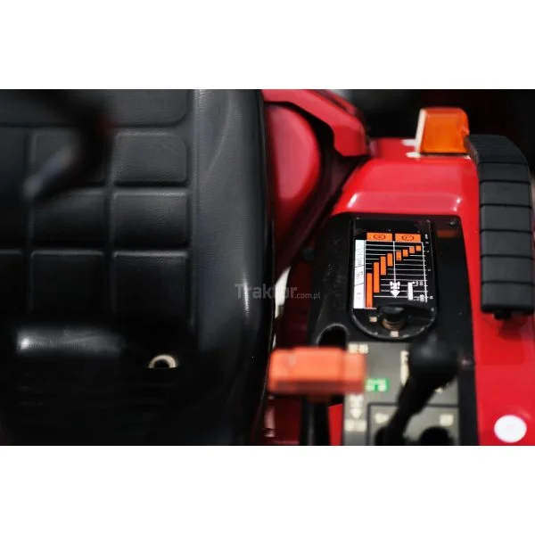 Mitsubishi MT185D 4x4 18KM - obrazek 18