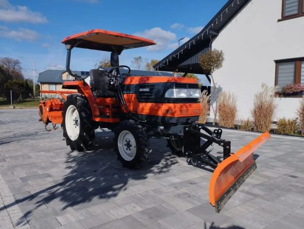 Pomarańczowy pług śnieżny 150cm do mini ciągników Agrol sklep z boku