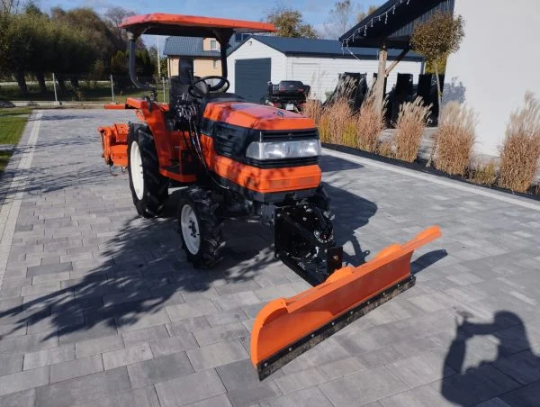 Pomarańczowy pług śnieżny 150cm do mini ciągników