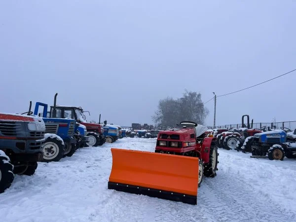 Pług czołowy do odśnieżania PS na płytę czołową czerwony