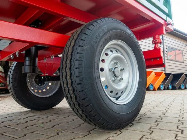Przyczepa rolnicza jednoosiowa R-235 1,5 t - widok na tylną oś