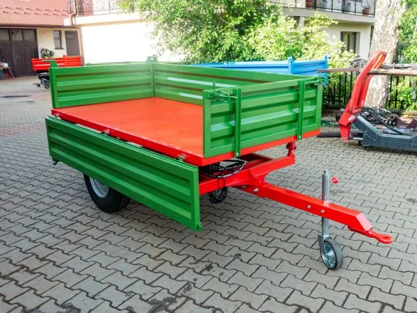 Przyczepa rolnicza jednoosiowa R-235 1,5 t - otwarty bok przyczepy
