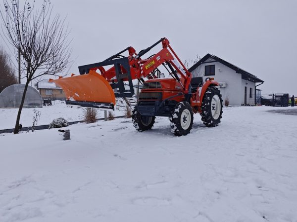 traktorek ogrodniczy z pługiem do śniegu i z tur agrol sklep