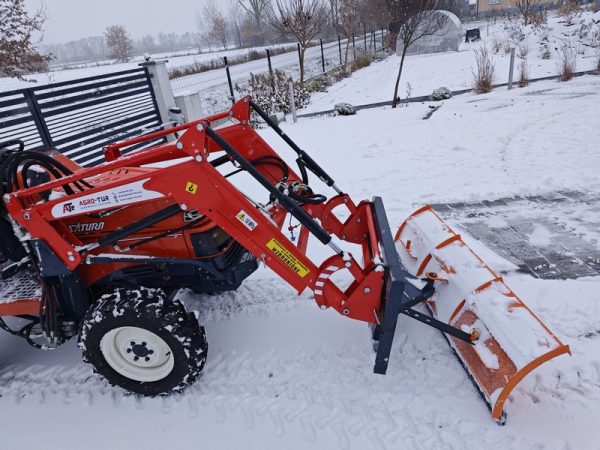 traktorek z pługiem do śniegu i z tur agrolsklep