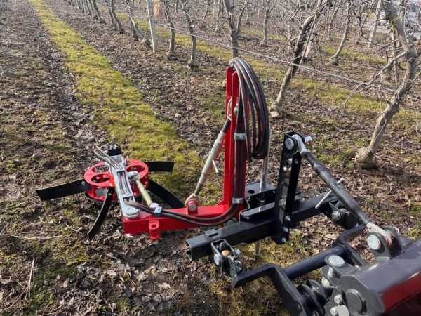 Wygarniacz gałęzi sadowniczy Twister maszyny rolnicze