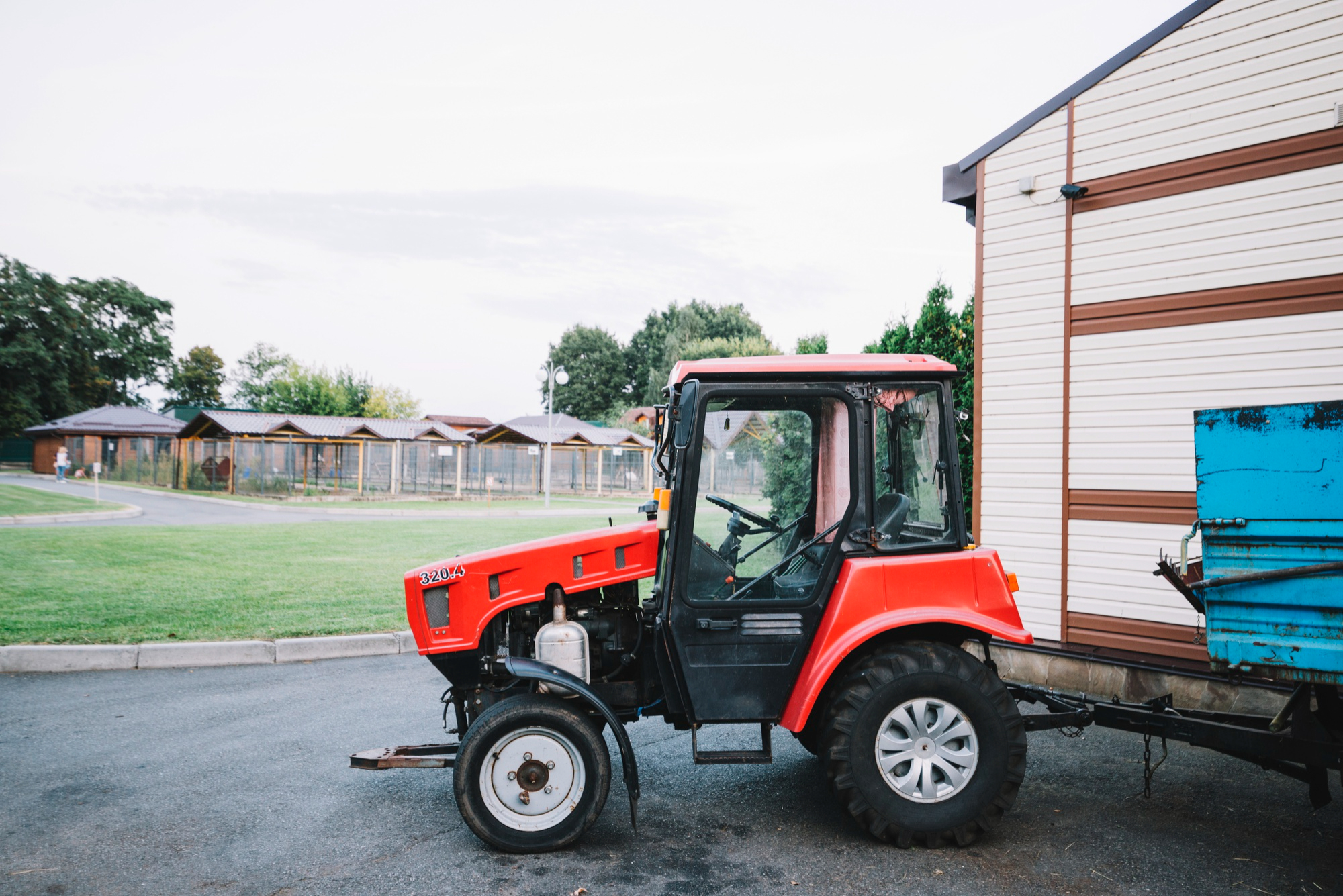Poradnik wyboru traktorka ogrodowego vs małego ciągnika - co wybrać do małego gospodarstwa